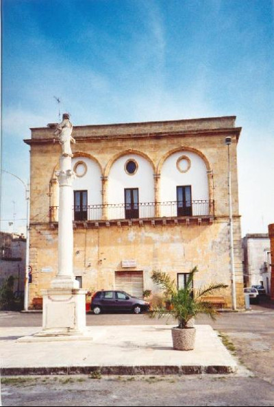 Caprarica del Capo - Uno scorcio di piazza S. Andrea. Caprarica del Capo - Uno scorcio di piazza S. Andrea.